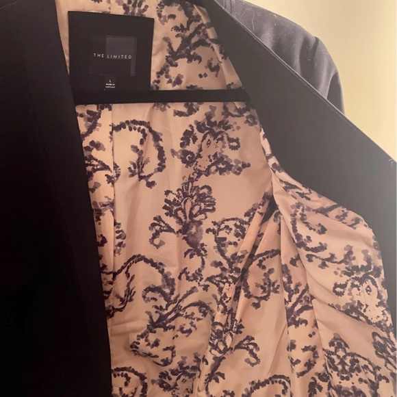 Blazer - Picture 3 of 5